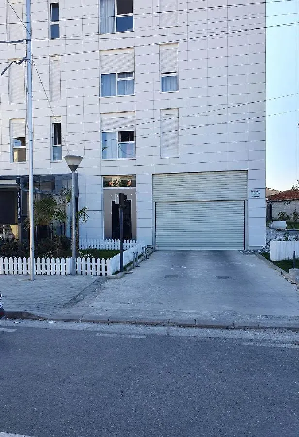Rovena'S Apartment - Free Parking Tirana