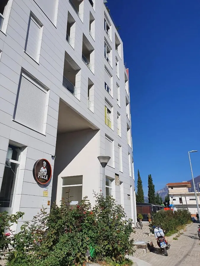 Rovena'S Apartment - Free Parking Tirana