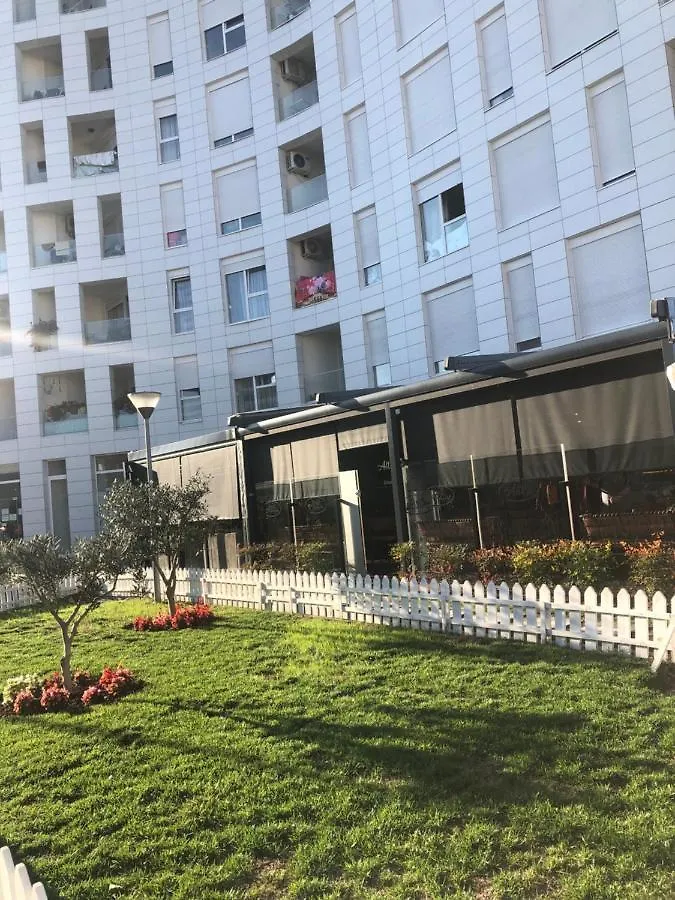 Rovena'S Apartment - Free Parking Tirana